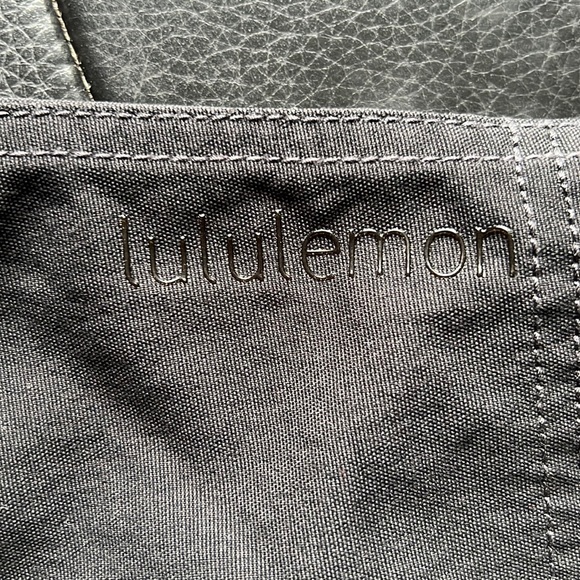 Lululemon Vintage black crops guesstimate size 10, see measurements - Picture 3 of 8